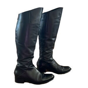 DUO classic riding-inspired boot.